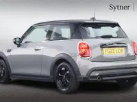 Usado Mini Cooper Classic 134 HP (98 kW) 2022 Cinzento Citadino