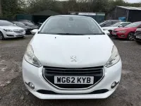 Used Peugeot 208 2013 White Hatchback