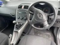 Used Toyota Auris T2 97 HP (71 kW) 2007 Silver Hatchback