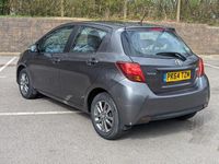 Używany Toyota Yaris 99 KM (72 kW) 2014 Szary Hatchback