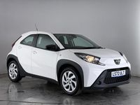 Used Toyota Aygo X PURE 72 HP (52 kW) 2022 White SUV