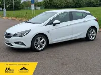 Used Vauxhall Astra SRi 136 HP (100 kW) 2017 White Hatchback