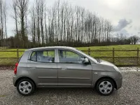 Used Kia Picanto 64 HP (47 kW) 2008 Silver Hatchback