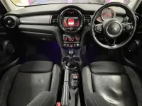 Używany Mini Cooper Hatch 136 KM (100 kW) 2018 Niebieski Hatchback