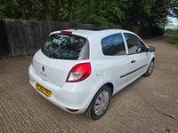 Used Renault Clio II Extreme 2009 White Hatchback