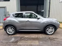 Usado Nissan Juke Acenta 110 HP (80 kW) 2011 Cinzento SUV
