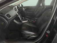 Gebraucht Volvo V40 Inscription 152 PS (111 kW) 2018 Schwarz Kleinwagen