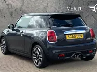 Usado Mini Cooper S Comfort 192 HP (141 kW) 2019 Cinzento Citadino