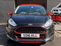 Usado Ford Fiesta Zetec 140 HP (102 kW) 2016 Preto Citadino