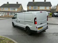 Usado Renault Trafic 115 HP (84 kW) 2016 Prateado Monovolume