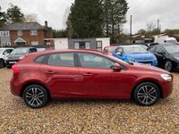 Used Volvo V40 Momentum 122 HP (89 kW) 2017 Red Hatchback