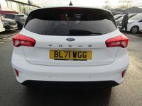 Begagnad Ford Focus Titanium 125 HK (91 kW) 2022 Vit Halvkombi