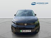 Usado Vauxhall Combo Design Edition 100 kW (136 HP) 2025 Preto Monovolume