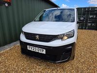 Gebraucht Peugeot Partner Premium 131 PS (96 kW) 2023 Weiß Van / Kleinbus