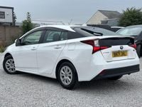 Used Toyota Prius 122 HP (89 kW) 2021 White Hatchback