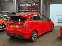Usado Ford Fiesta ST-Line 125 HP (91 kW) 2017 Vermelho Citadino