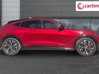 Begagnad Ford Mustang Extended Range 351 HK (258 kW) 2022 Röd Halvkombi