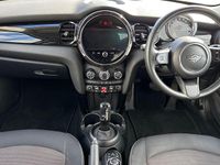 Usado Mini Cooper Classic 134 HP (98 kW) 2022 Preto Citadino