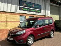 Usado Fiat Doblò Easy 95 CV (69 kW) 2017 Rojo Monovolumen