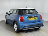 Begagnad Mini Cooper Classic 134 HK (98 kW) 2022 Blå Halvkombi