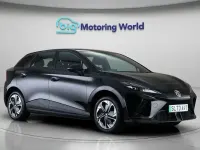 Begagnad MG MG4 EV SE 319 kW (435 HK) 2023 Svart Halvkombi