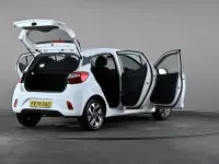 Used Hyundai i10 Advanced 63 HP (46 kW) 2024 White Hatchback