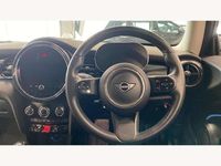 Begagnad Mini Cooper Classic 136 HK (100 kW) 2022 Blå Halvkombi
