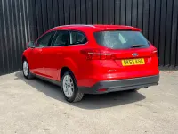 Usado Ford Focus Zetec 125 HP (91 kW) 2015 Vermelho Carrinha
