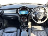 Usado Mini Cooper Exclusive 134 HP (98 kW) 2022 Preto Citadino