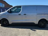 Begagnad Peugeot Expert Premium 144 HK (105 kW) 2022 Van