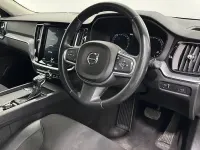 Used Volvo V60 Momentum 250 HP (183 kW) 2018 White Estate