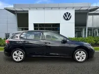 Usado VW Golf VIII Life 110 HP (80 kW) 2022 Preto Citadino