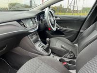 Used Vauxhall Astra Design Edition 2017 White Estate