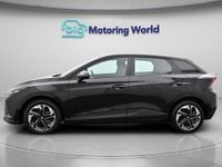 Begagnad MG MG4 EV SE 319 kW (435 HK) 2023 Svart Halvkombi