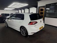 Begagnad VW Golf VII R 2017 Vit Halvkombi