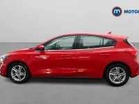 Begagnad Ford Focus Zetec 120 HK (88 kW) 2020 Röd Halvkombi