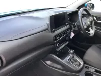 Używany Hyundai Kona SE 141 KM (103 kW) 2023 Niebieski SUV