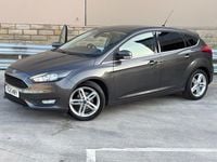 Begagnad Ford Focus Zetec 2015 Grå Halvkombi