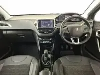 Usado Peugeot 2008 Allure 100 HP (73 kW) 2019 Cinzento SUV