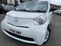 Used Toyota iQ 68 HP (50 kW) 2009 White Hatchback