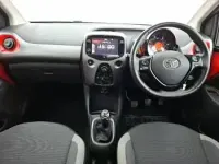 Usado Toyota Aygo X-play 72 HP (52 kW) 2021 Vermelho Citadino