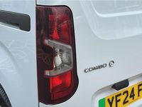 Second-hand Vauxhall Combo 98 kW (134 CP) 2024 Alb Monovolum