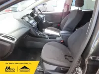 Usado Ford Focus Titanium 125 HP (91 kW) 2018 Cinzento Citadino