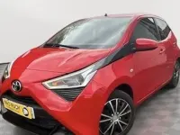 Usado Toyota Aygo X-play 72 CV (52 kW) 2020 Rojo Utilitario