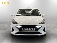 Used Hyundai i10 Advanced 67 HP (49 kW) 2024 White Hatchback