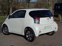 Used Toyota iQ 2011 White pearl metallic Hatchback