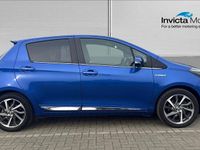 Used Toyota Yaris Hybrid 100 HP (73 kW) 2017 Blue metallic Hatchback