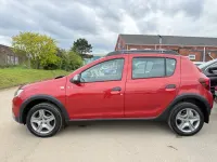 Usado Dacia Sandero Lauréate 90 HP (66 kW) 2018 Vermelho Citadino