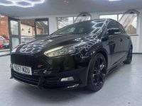 Używany Ford Focus ST 185 KM (136 kW) 2017 Czerwony Hatchback