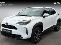 Used Toyota Yaris Hybrid Design 116 HP (85 kW) 2023 Pure white Estate